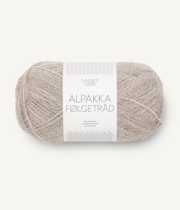 Alpakka Følgetråd färg 2650 Ljus beigemel sandnes garn petiteknit handarbetsboden örebro tunn följetråd alpacka